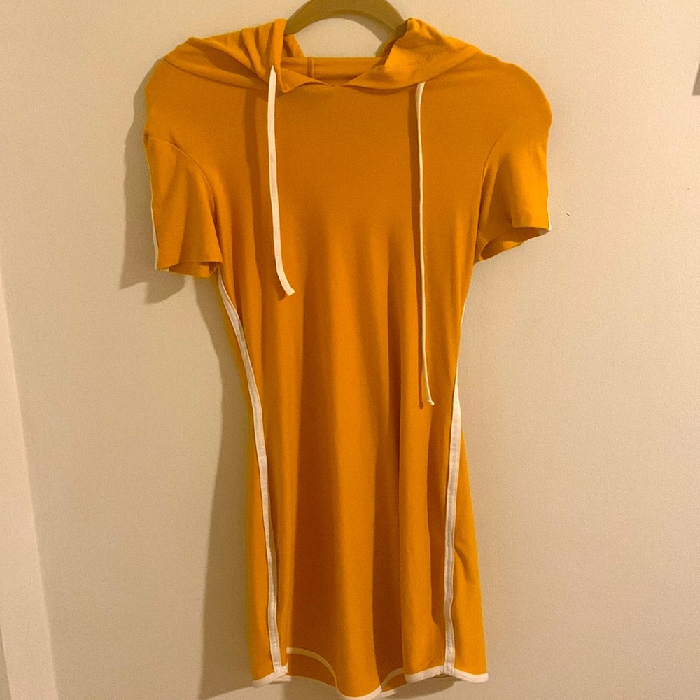 This is a SMALL orange short sleeve sweater dress. This is great fir the summer!
